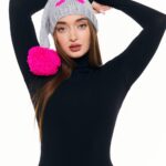 Шапка «A052» вязаная с узором косы