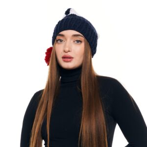 Шапка «A062» вязаная с узором косы