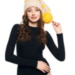 Шапка «A070» вязаная с узором косы