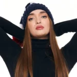 Шапка «A062» вязаная с узором косы